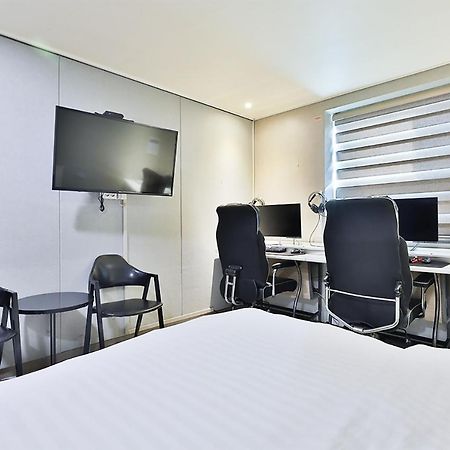 Shire Hotel Seomyeon Busan Bagian luar foto