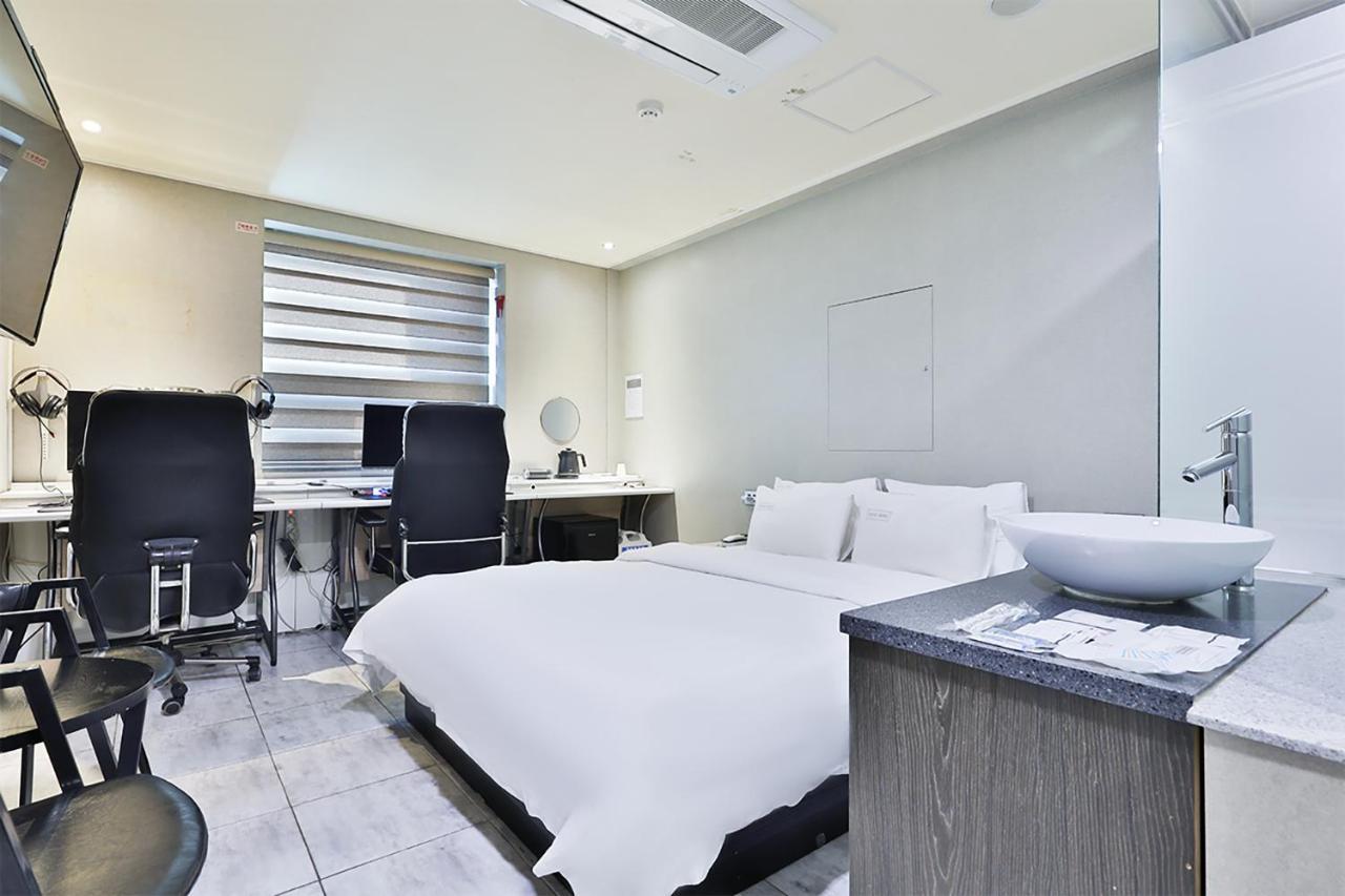 Shire Hotel Seomyeon Busan Bagian luar foto
